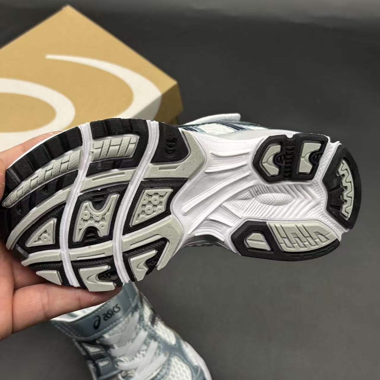 Children's shoes child
